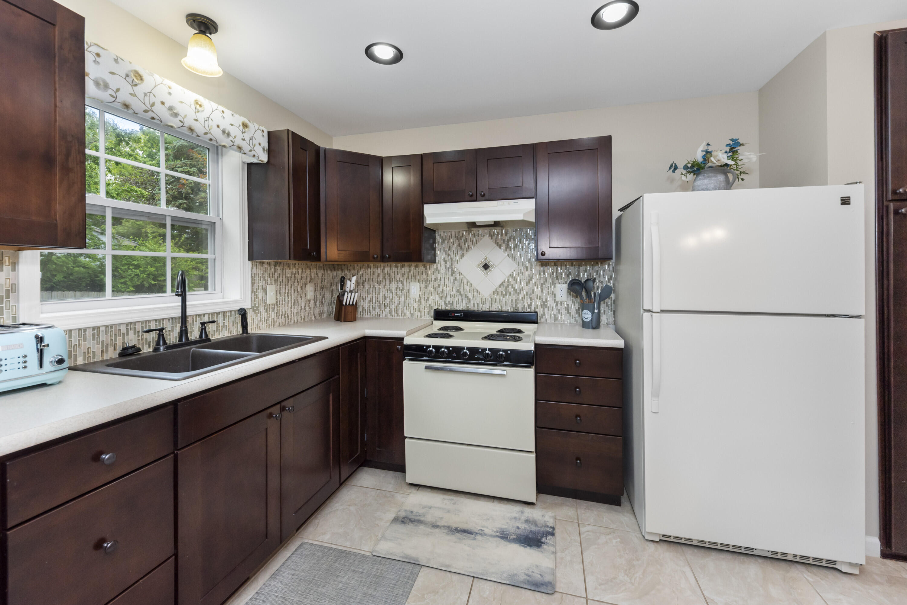 5307 Dickson Road Howell, MI 48843 - Photo 15 of 55 kitchen 3