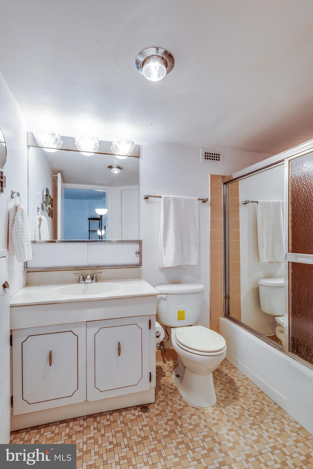 2201 L Street Northwest, Unit 412 Washington, DC 20037 - Photo 8 of 20