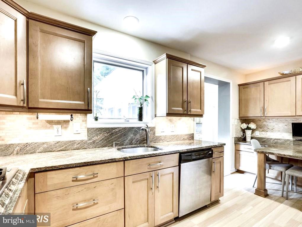 6605 Rannoch Road Bethesda, MD 20817 - Photo 8 of 24