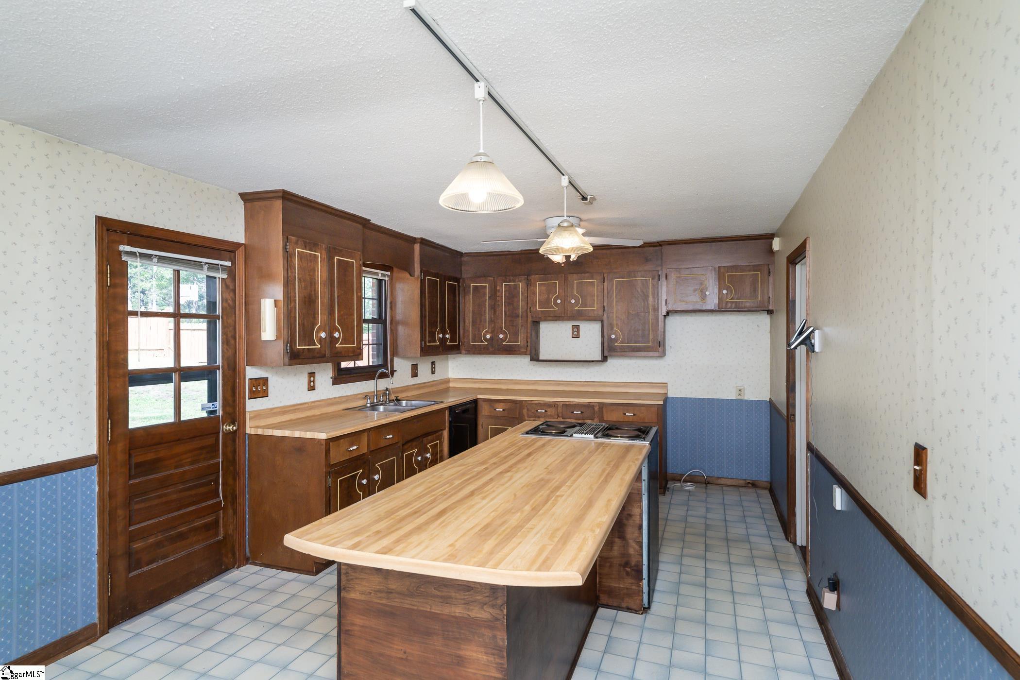 909 Standing Springs Road Greenville, SC 29605 - Photo 13 of 32 Gallery Image 13