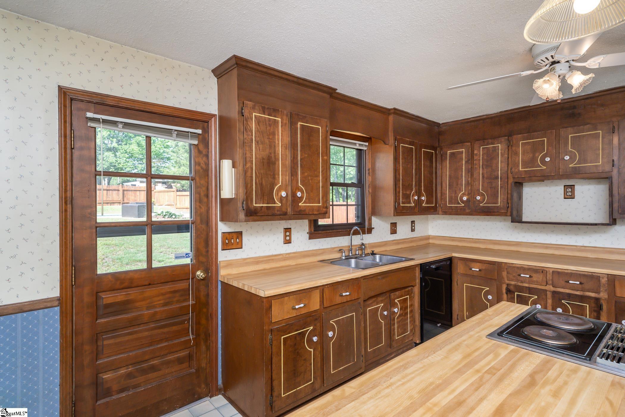 909 Standing Springs Road Greenville, SC 29605 - Photo 14 of 32 Gallery Image 14