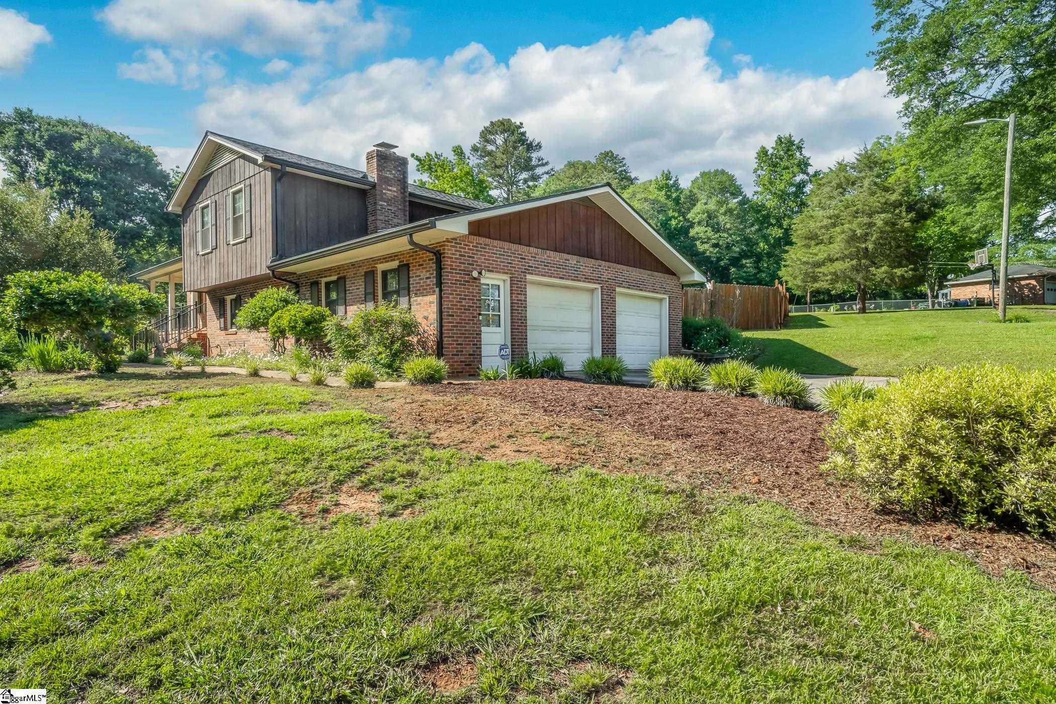 909 Standing Springs Road Greenville, SC 29605 - Photo 4 of 32 Gallery Image 4