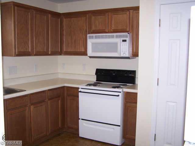 1804 Foust Road Greensboro, NC 27405 - Photo 5 of 8 Kitchen.