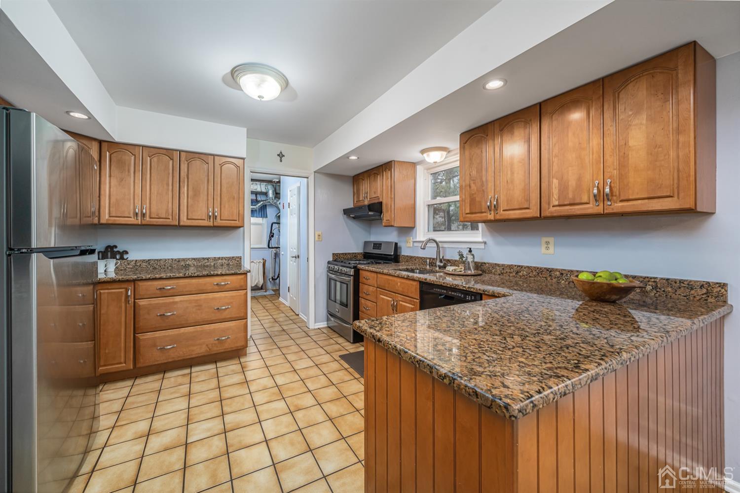 139 Wescott Road Hillsborough, NJ 08844 - Photo 5 of 21 Gallery Image 5