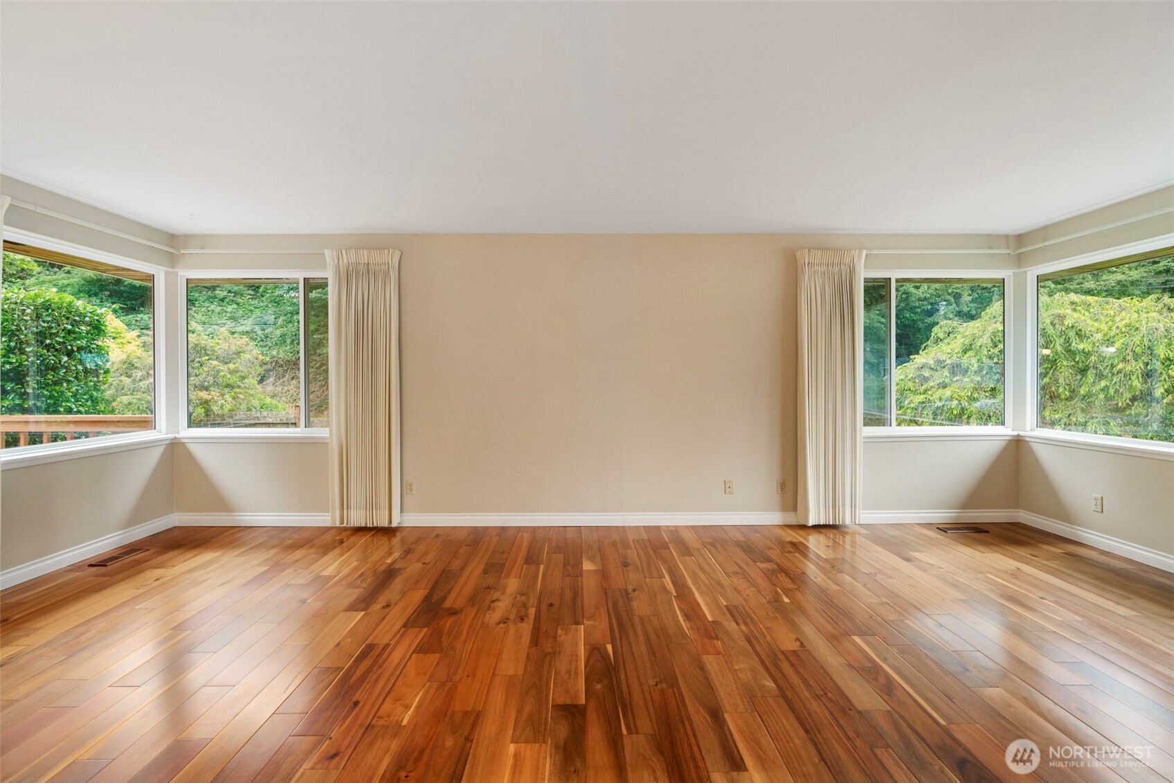 9526 235th Street Southwest Edmonds, WA 98020 - Photo 4 of 40 Gallery Image 4