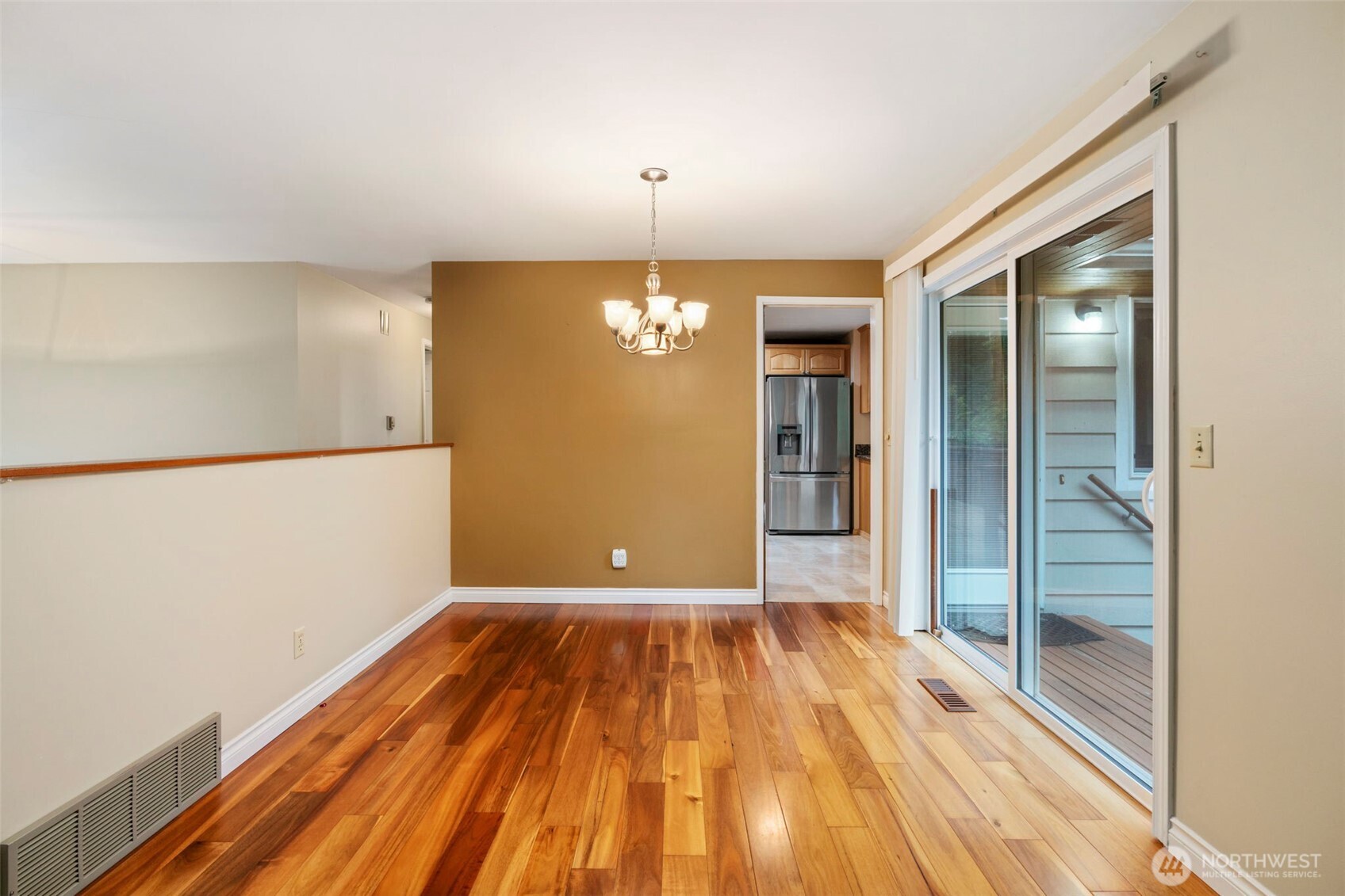 9526 235th Street Southwest Edmonds, WA 98020 - Photo 9 of 40 Gallery Image 9