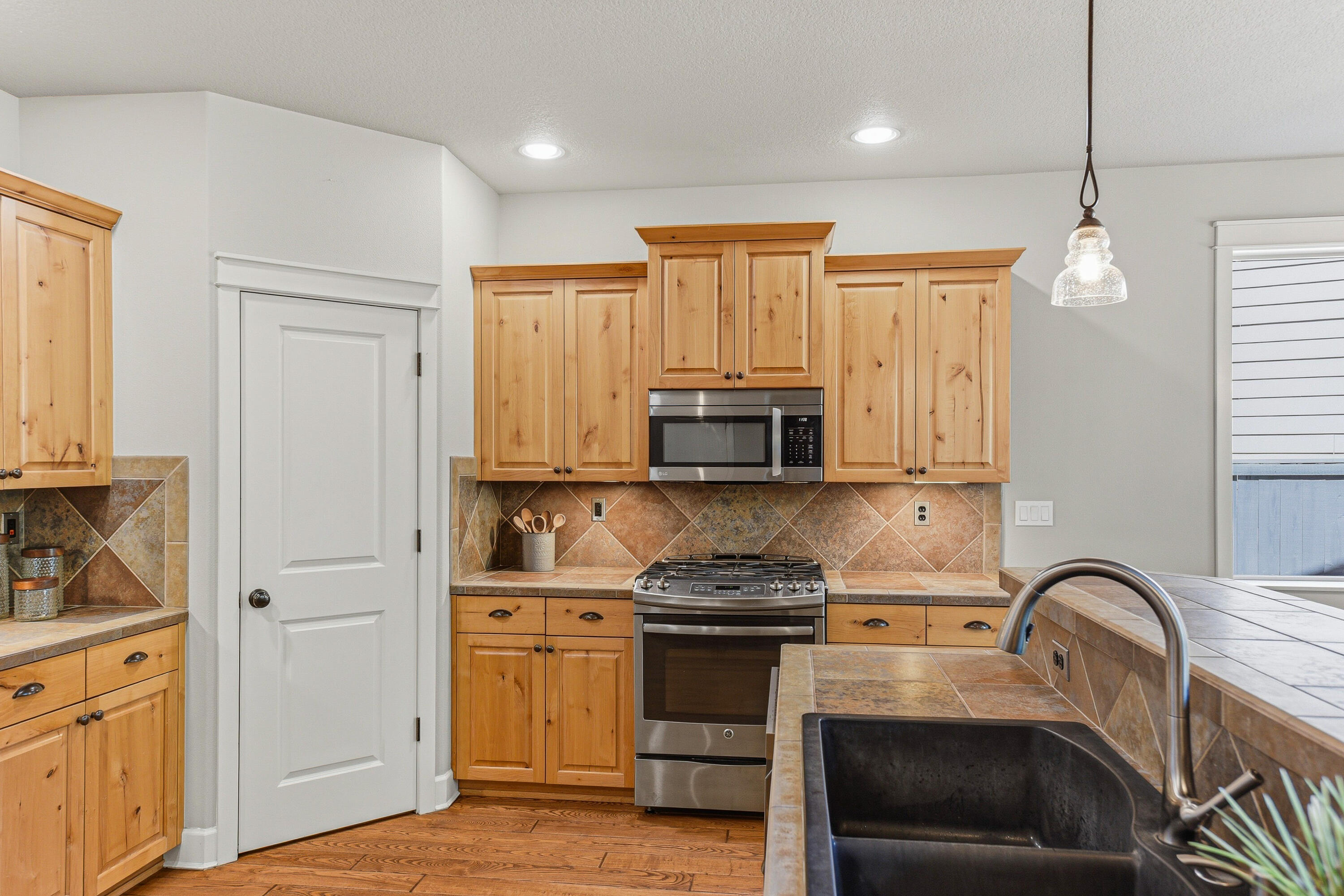 60320 Sage Stone Loop Bend, OR 97702 - Photo 14 of 67