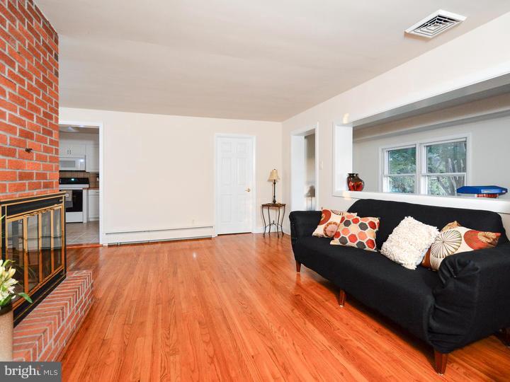 870 Temple Road Pottstown, PA 19465 - Photo 8 of 20 Living Room