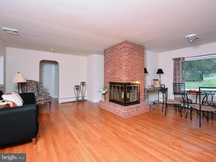 870 Temple Road Pottstown, PA 19465 - Photo 9 of 20 Living Room
