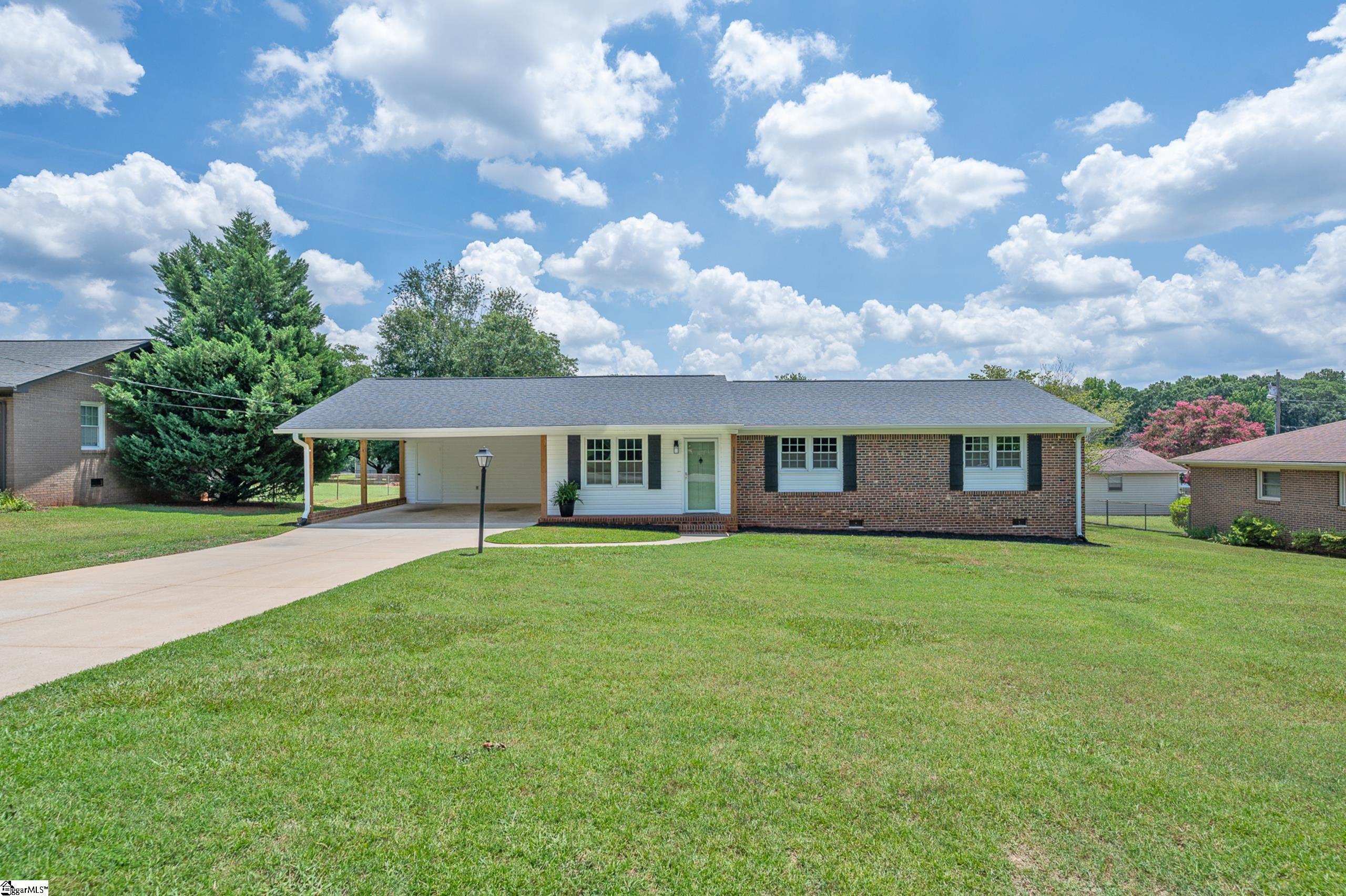 115 Wolfe Road Greer, SC 29650 - Photo 4 of 32