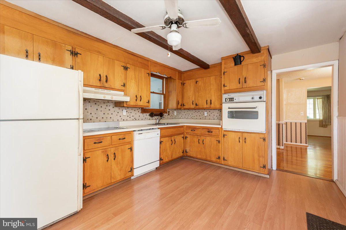 10329 Greentop Road Cockeysville, MD 21030 - Photo 11 of 34 Large eat in kitchen
