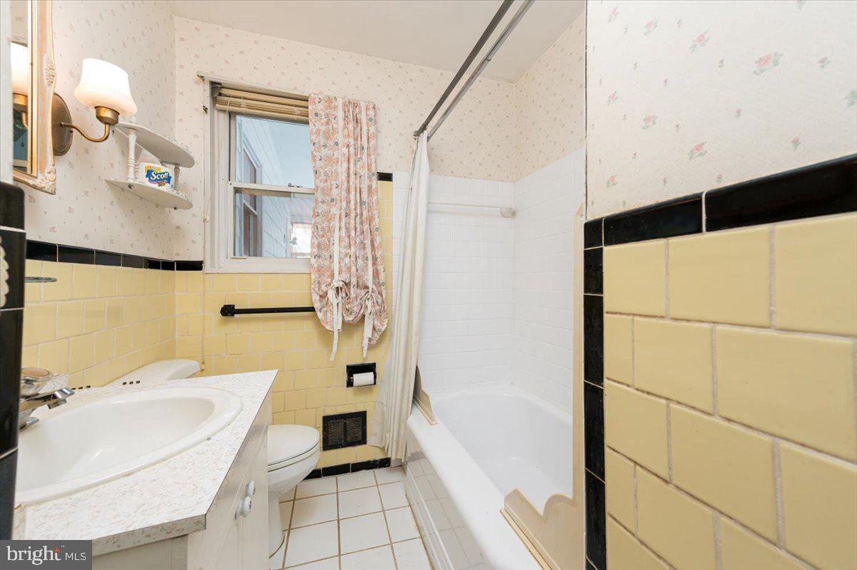 10329 Greentop Road Cockeysville, MD 21030 - Photo 19 of 34 1st floor full bath