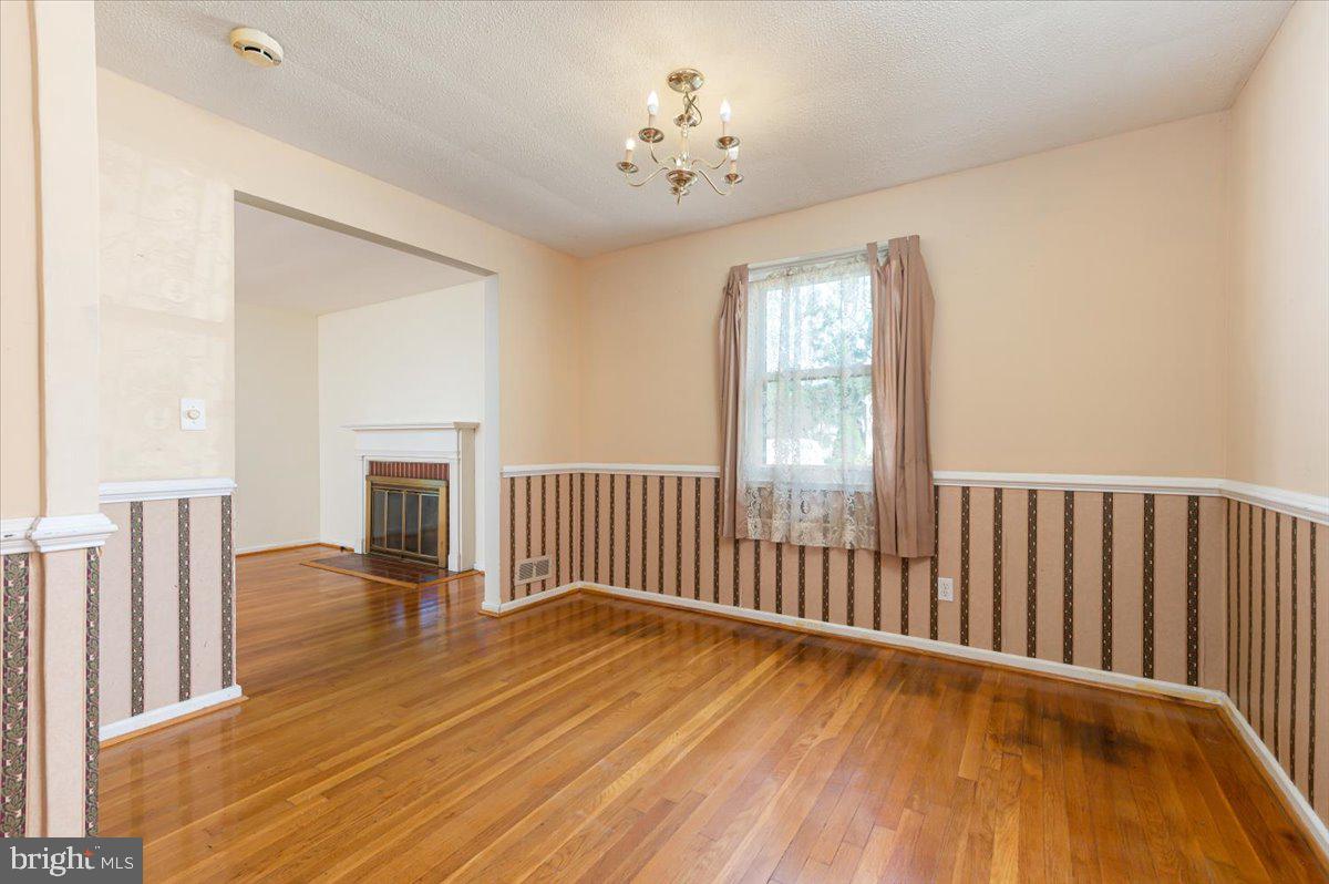 10329 Greentop Road Cockeysville, MD 21030 - Photo 9 of 34 Dining area