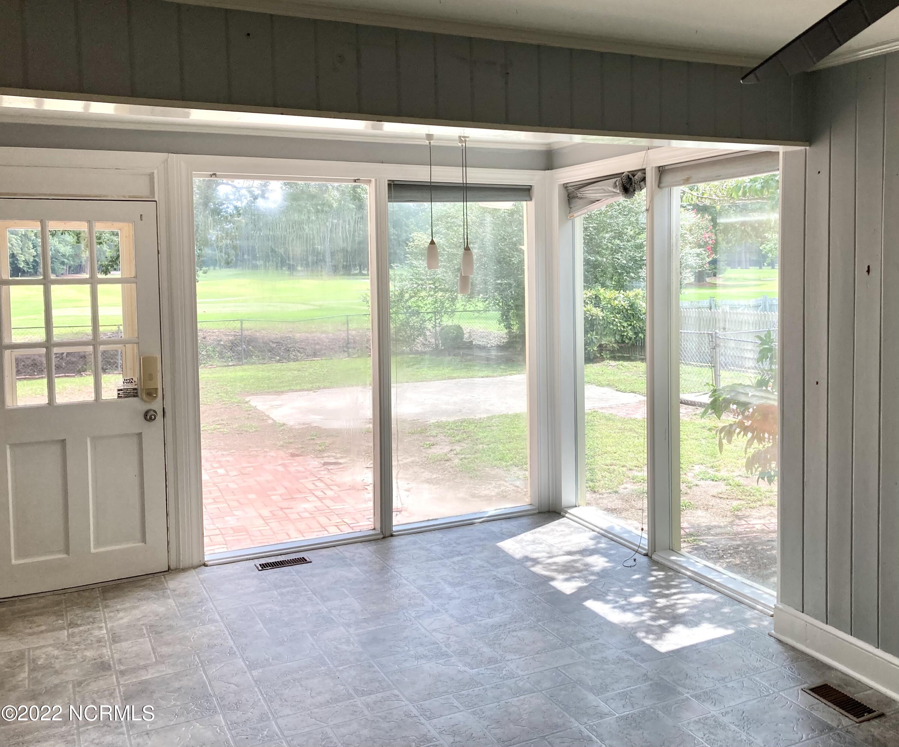 1218 Stockton Road Kinston, NC 28504 - Photo 5 of 15 IMG_E1132