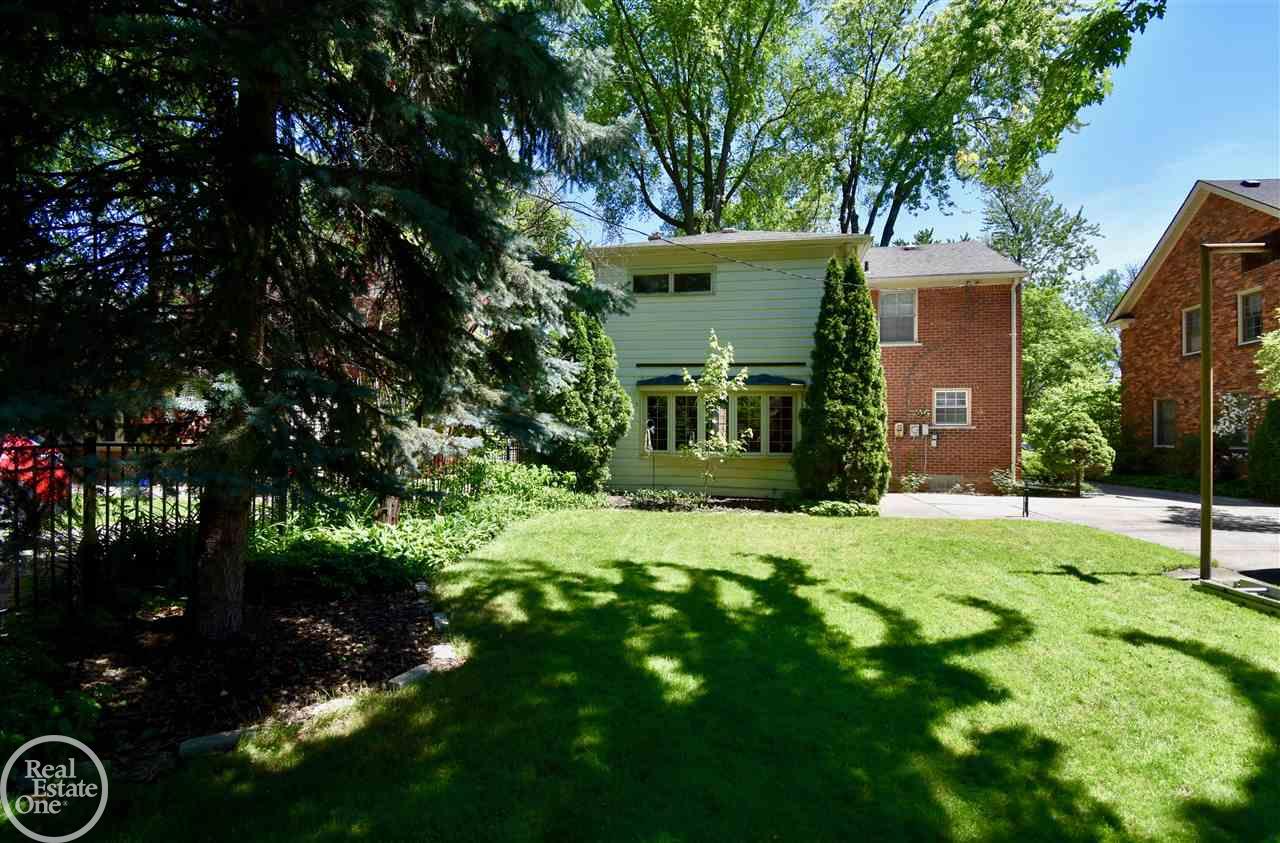 1699 Severn Road Grosse Pointe, MI 48236 - Photo 7 of 28 31384955-6.JPG