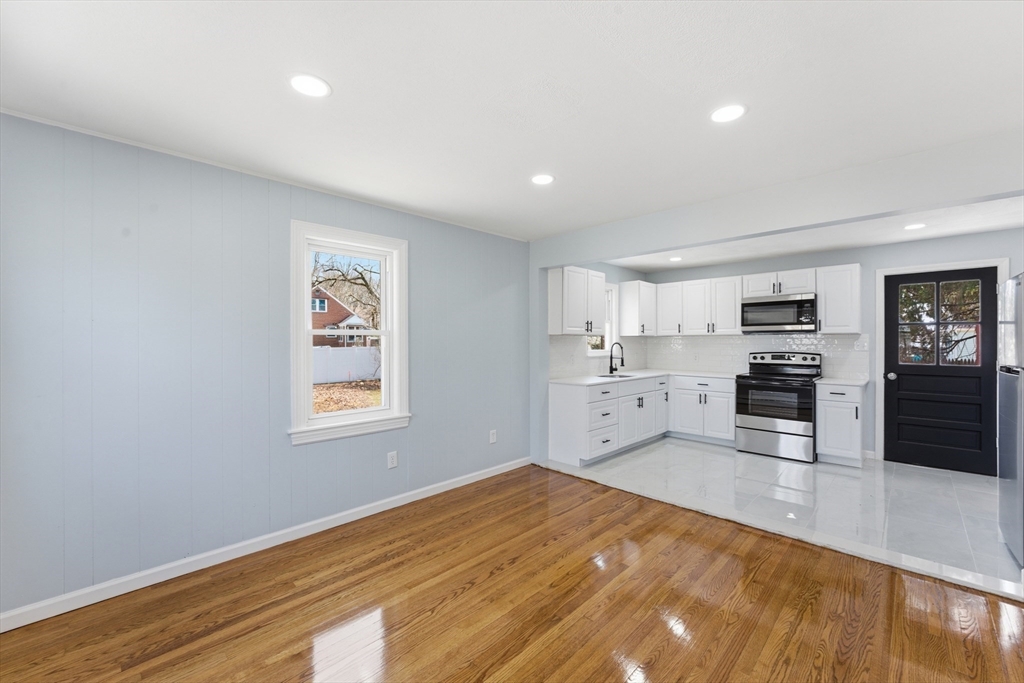 21 Wrona Street Springfield, MA 01151 - Photo 10 of 36
