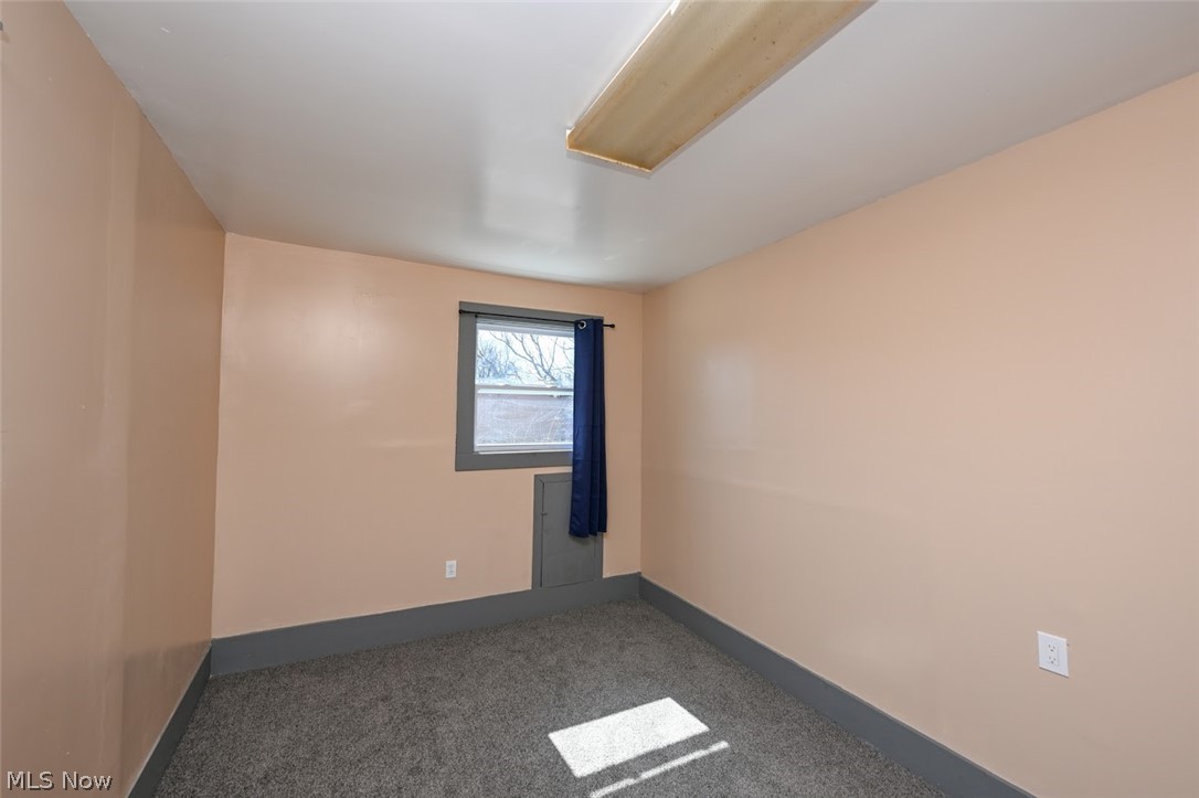 868 North Main Street Akron, OH 44310 - Photo 22 of 30 Carpeted empty room featuring baseboards
