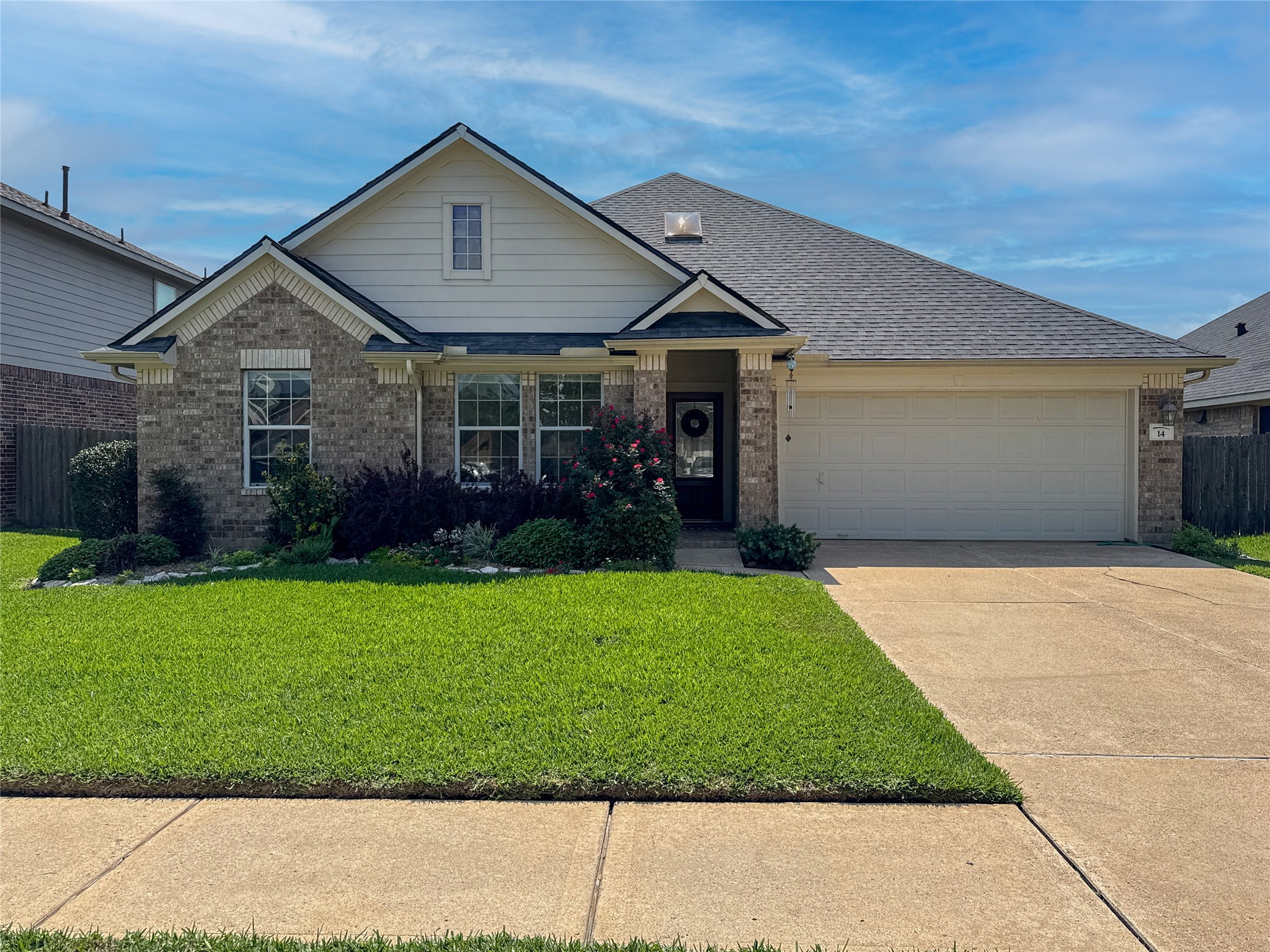 14 Palmdale Lane Manvel, TX 77578 - Photo 2 of 35 New Roof