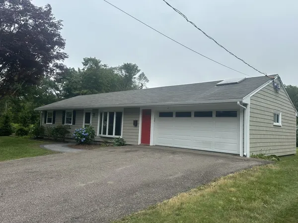 $2,550 | 144 South Pier Road, Narragansett, RI 02882