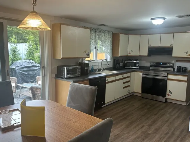 $2,700 | 144 South Pier Road, Narragansett, RI 02882