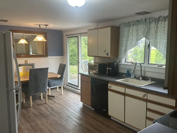 $2,550 | 144 South Pier Road, Narragansett, RI 02882