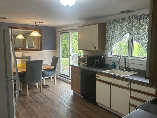 $2,700 | 144 South Pier Road, Narragansett, RI 02882