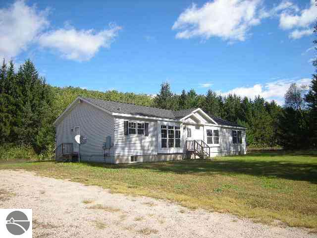 2495 Hoosier Valley Road Traverse City, MI 49685 - Photo 1 of 14 1720539.JPG