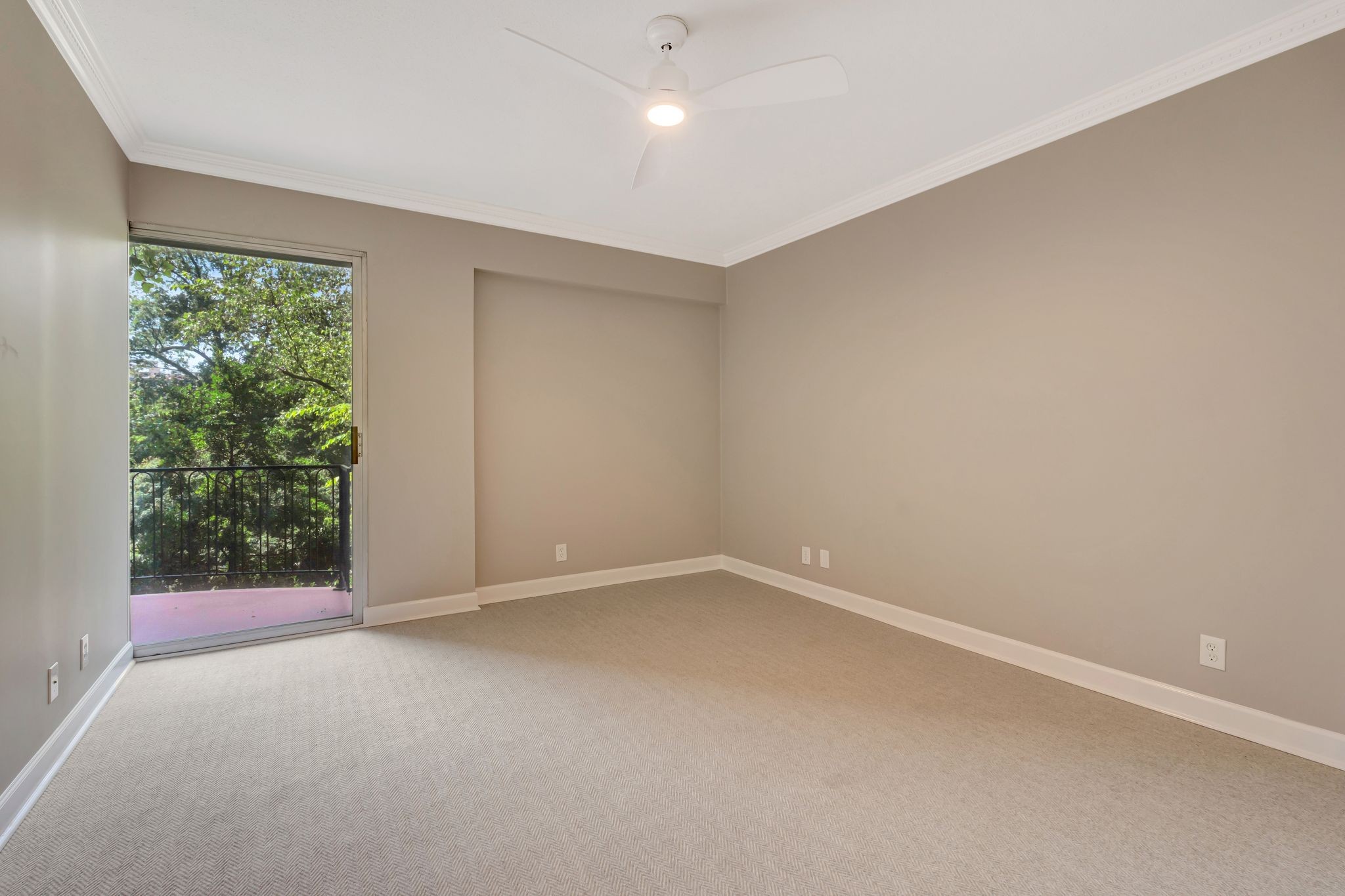 4215 Harding Pike, Unit 403 Nashville, TN 37205 - Photo 12 of 25 an empty room with a window