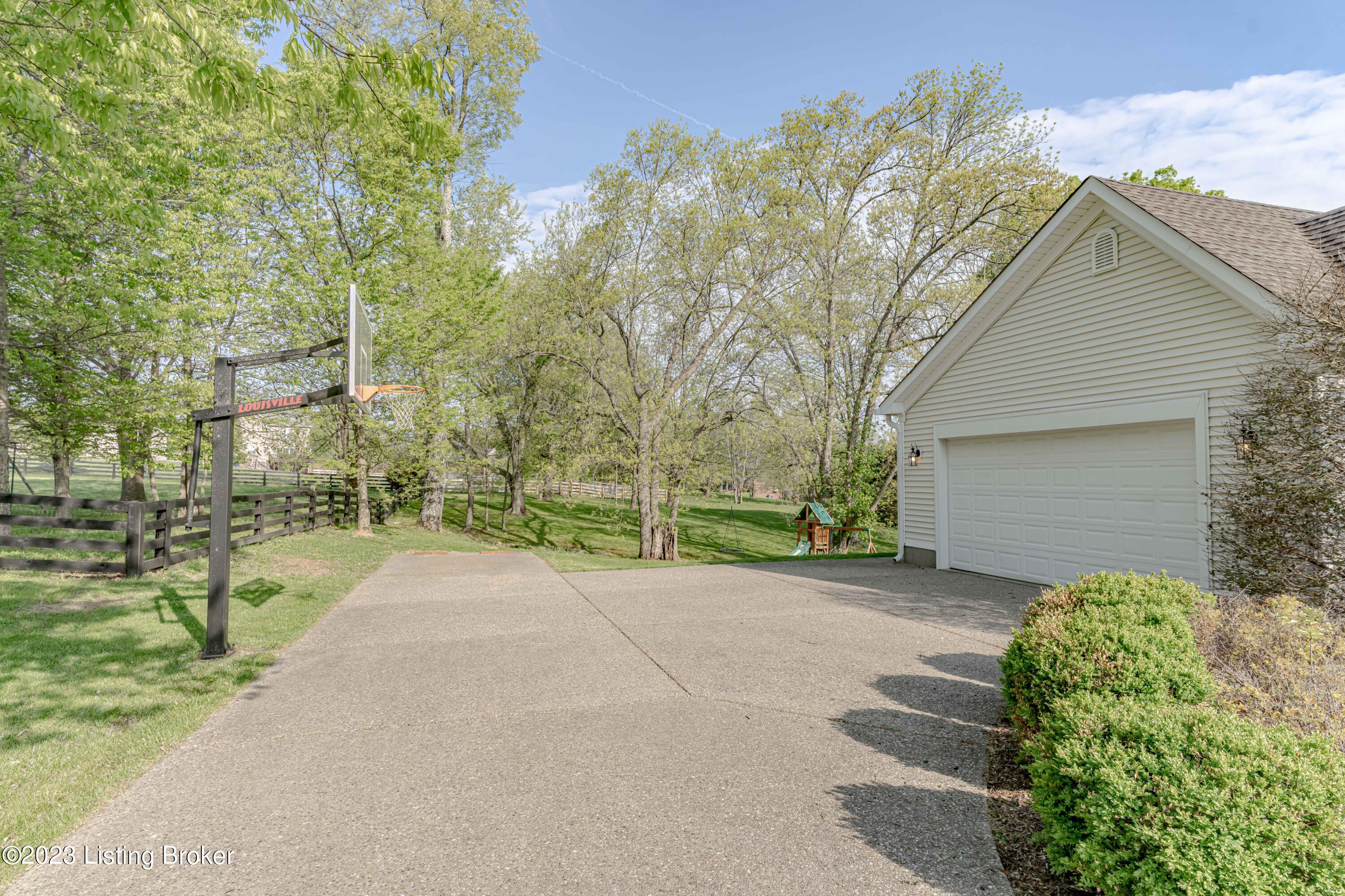 5116 Fox Run Road Buckner, KY 40010 - Photo 7 of 62 DSC06590