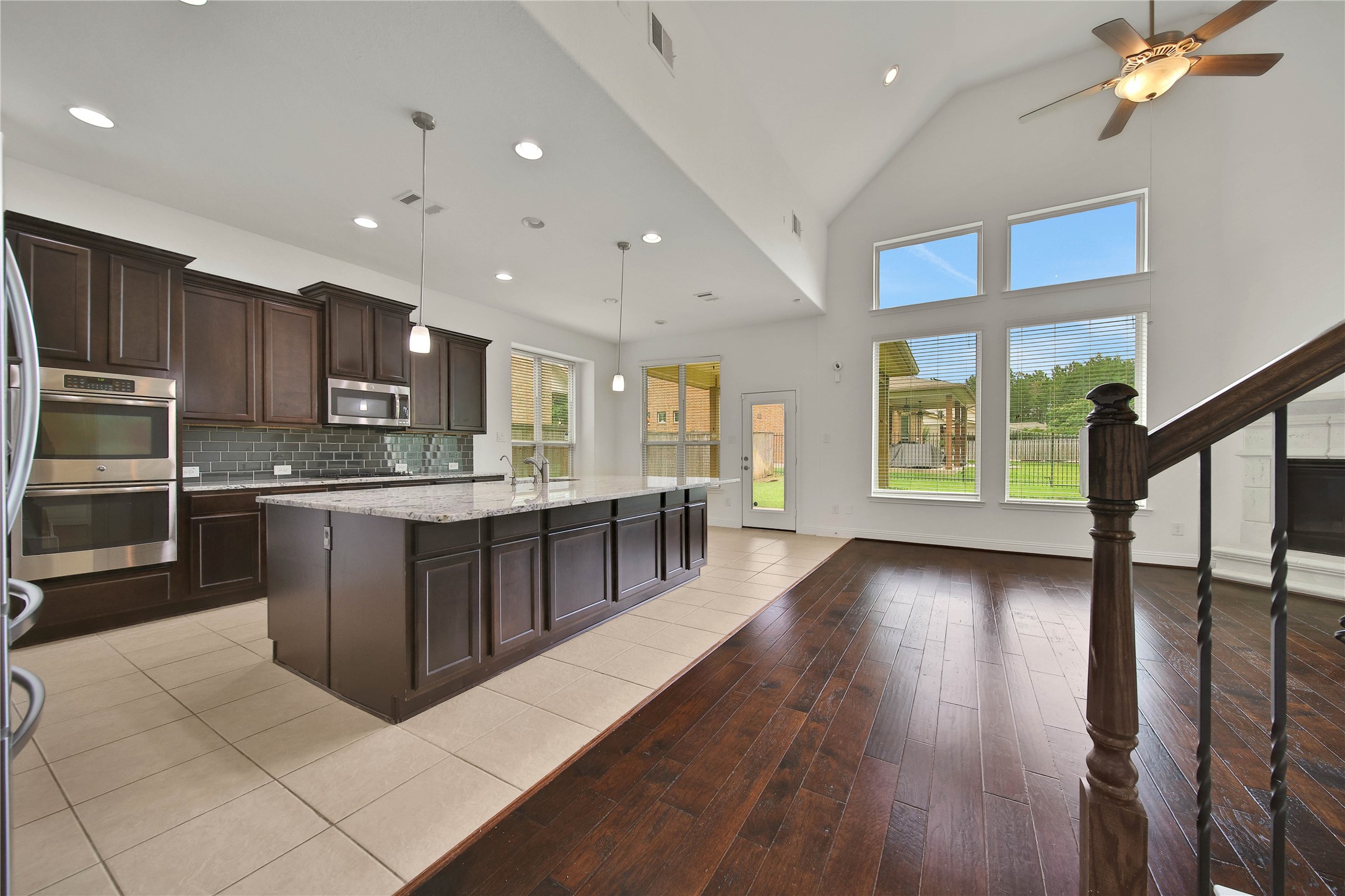 27 Waterfall Way Tomball, TX 77375 - Photo 7 of 29
