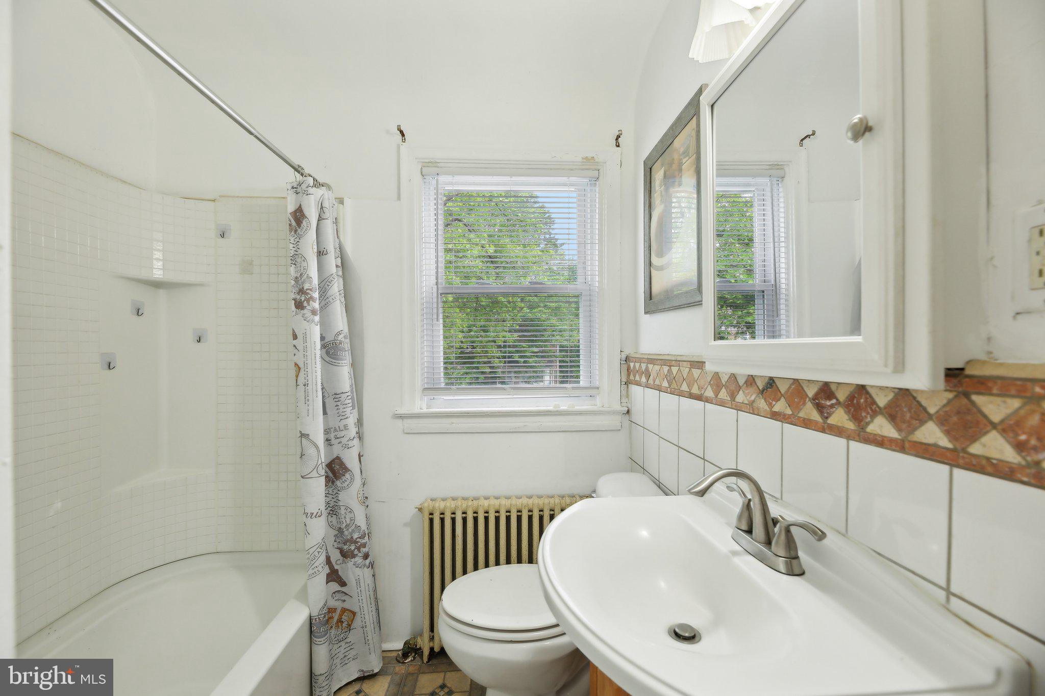 5509 Lothian Road Baltimore, MD 21212 - Photo 14 of 31 a bathroom with a sink a toilet and a bathtub