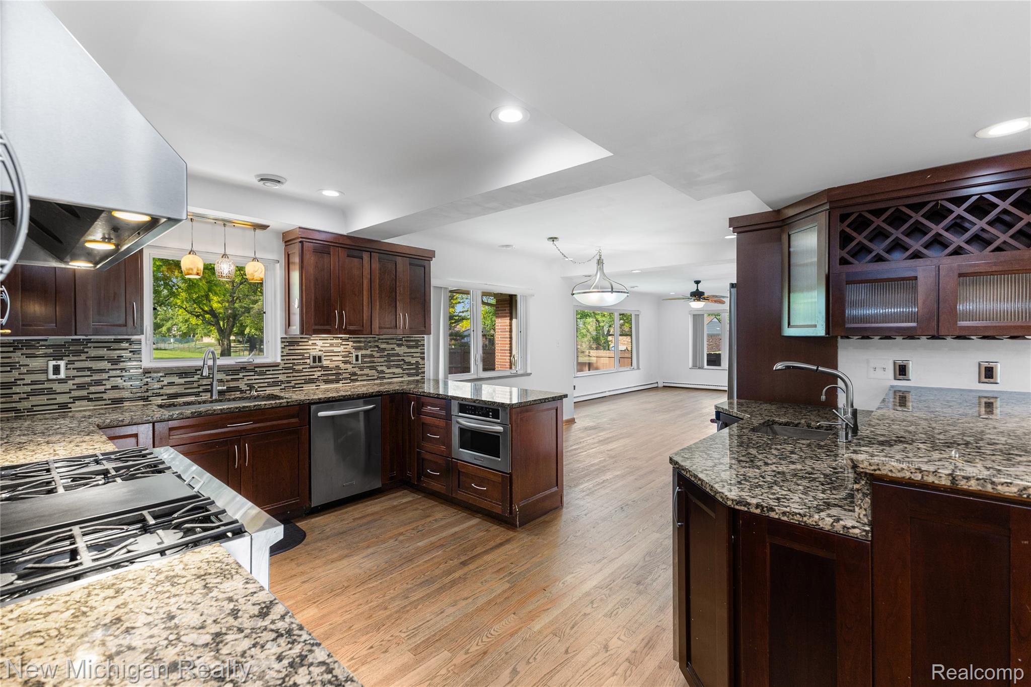 8359 Chicago Road South Warren, MI 48093 - Photo 12 of 74