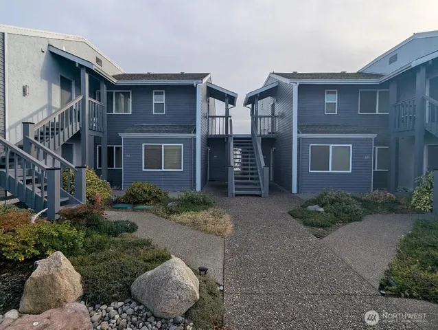 $614,000 | 2001 Skyline Way, Unit 103, Anacortes, WA 98221