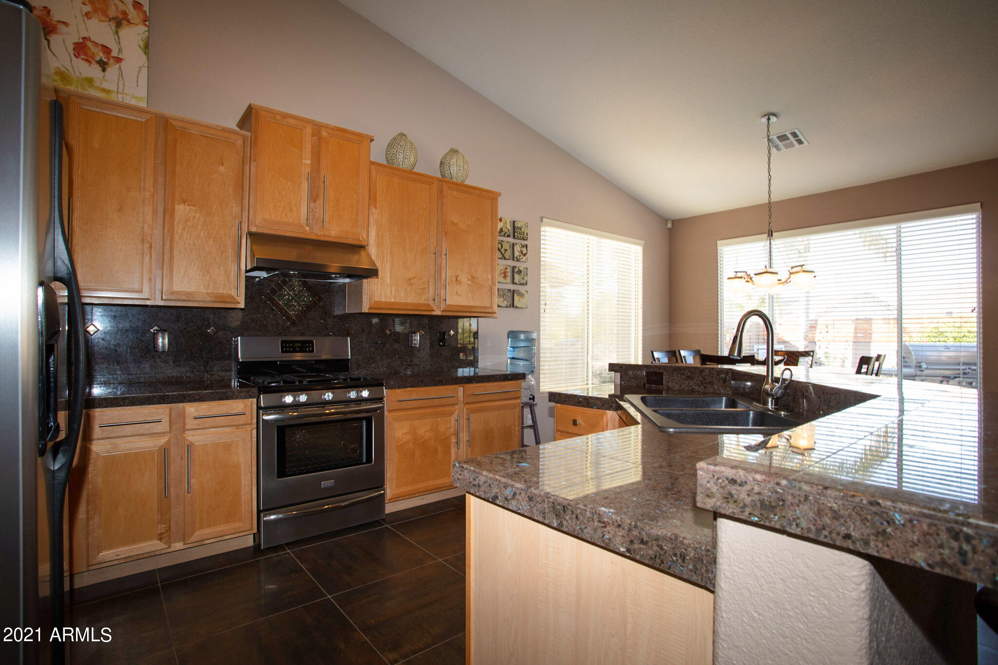 3764 South Shiloh Way Gilbert, AZ 85297 - Photo 13 of 42 13 Kitchen