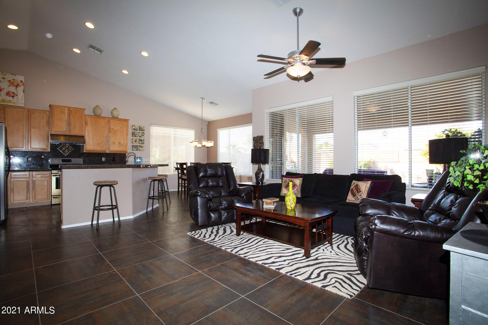 3764 South Shiloh Way Gilbert, AZ 85297 - Photo 9 of 42 09 Living Room