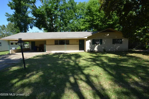 $110,000 | 2111 Country Club Drive, Yazoo City, MS 39194