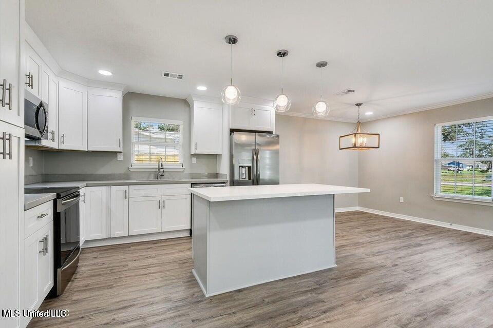 7 Villa Cove Drive Gulfport, MS 39507 - Photo 3 of 19 Kitchen
