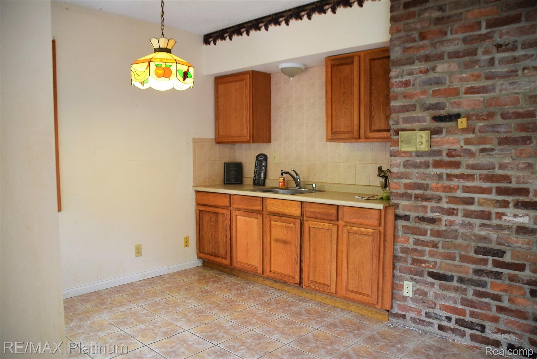 7525 Fisher Road Howell, MI 48855 - Photo 29 of 54 guest kitchen.JPG