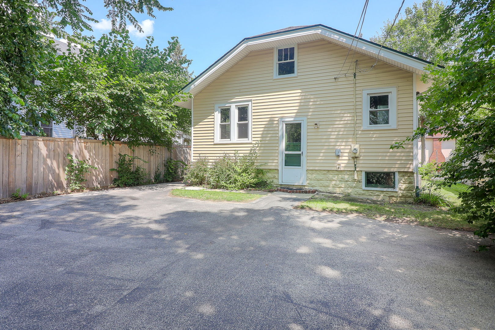 4952 Linscott Avenue Downers Grove, IL 60515 - Photo 2 of 21