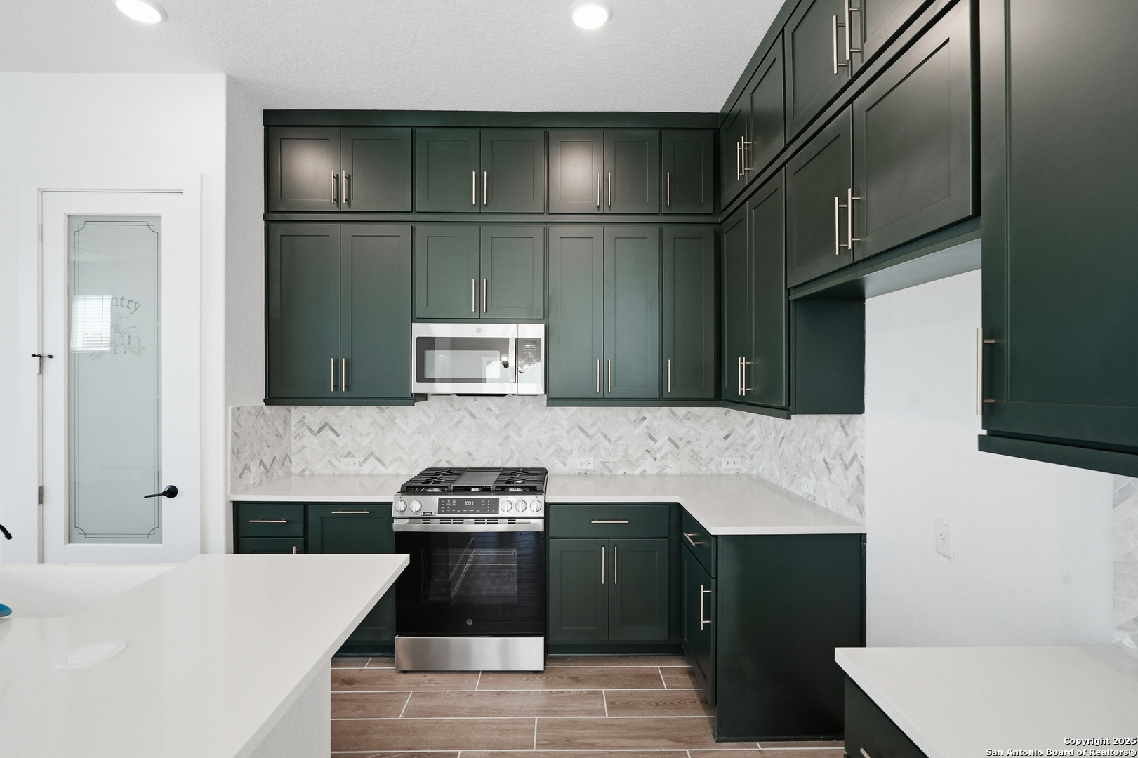 20675 Huebner Road, Unit 526 San Antonio, TX 78258 - Photo 16 of 45 a kitchen with granite countertop a refrigerator and a stove