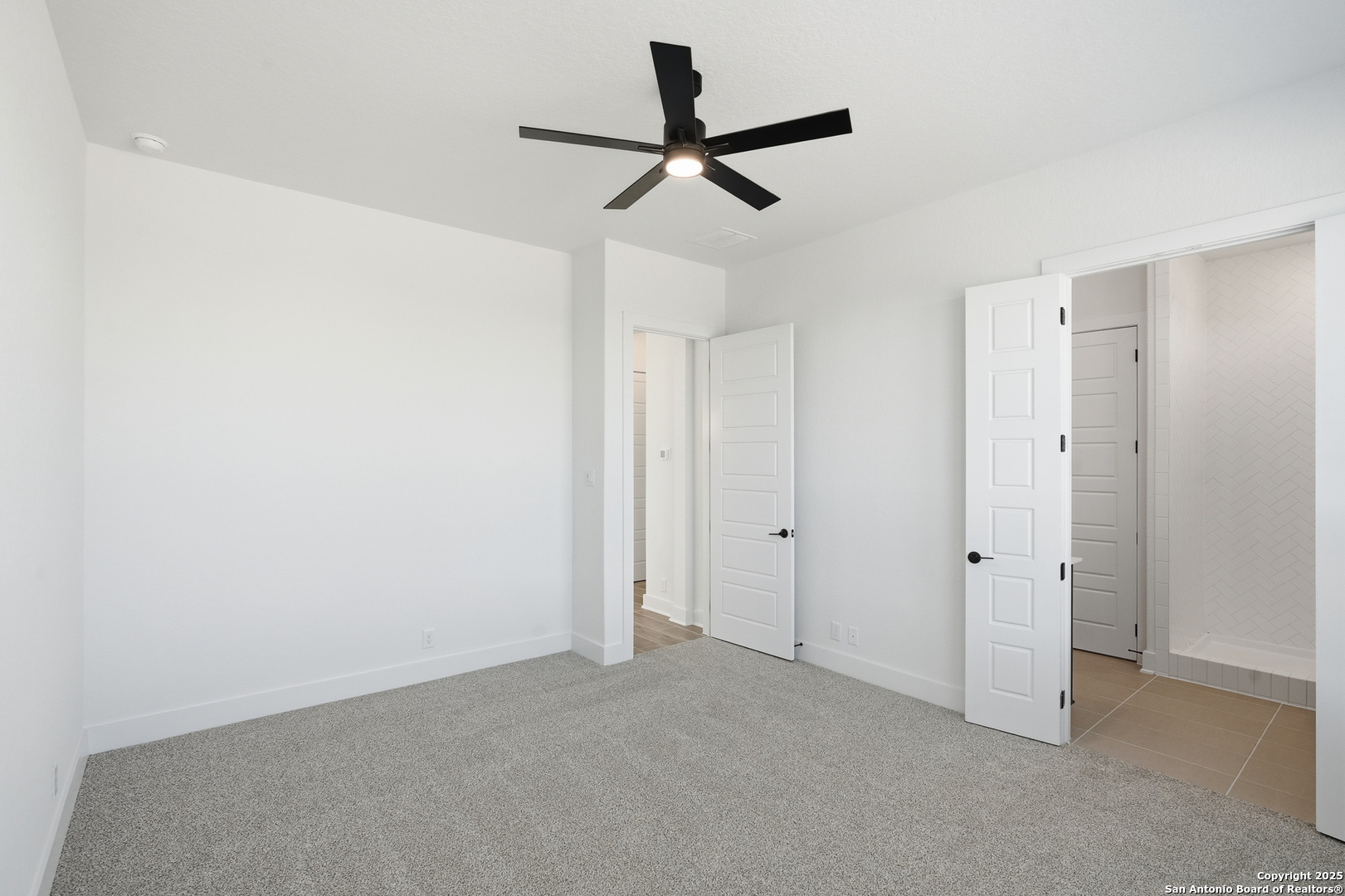 20675 Huebner Road, Unit 526 San Antonio, TX 78258 - Photo 22 of 45 a view of a room with a ceiling fan