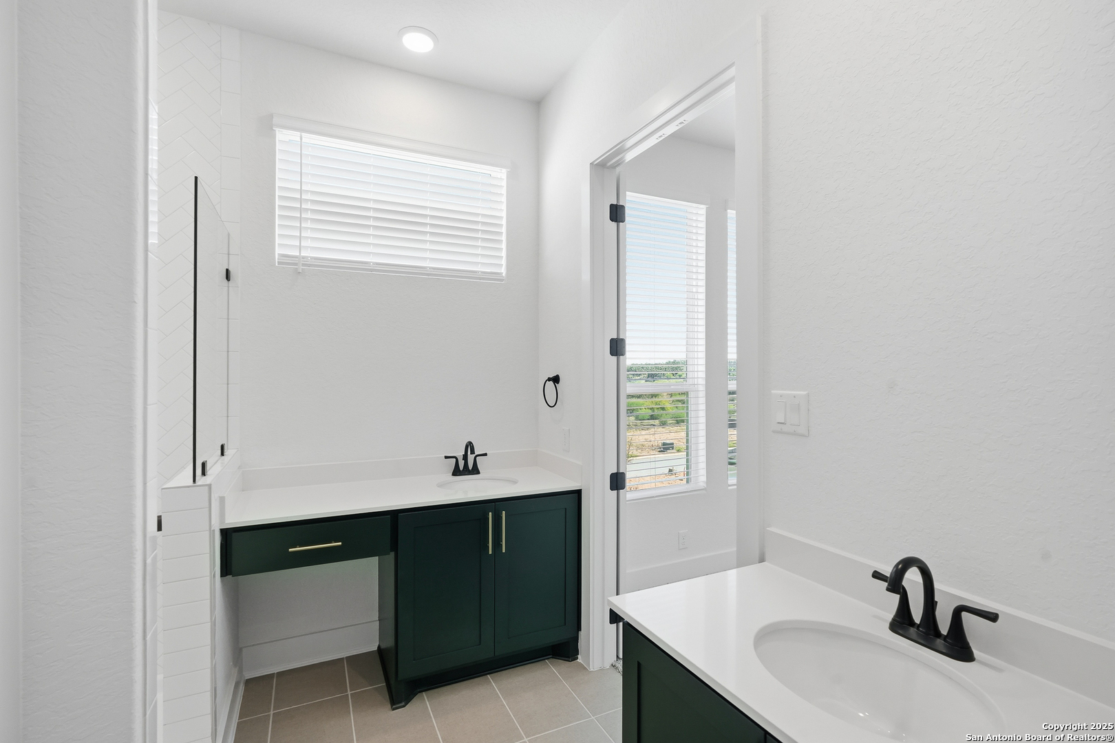 20675 Huebner Road, Unit 526 San Antonio, TX 78258 - Photo 26 of 45 a bathroom with a sink and a mirror
