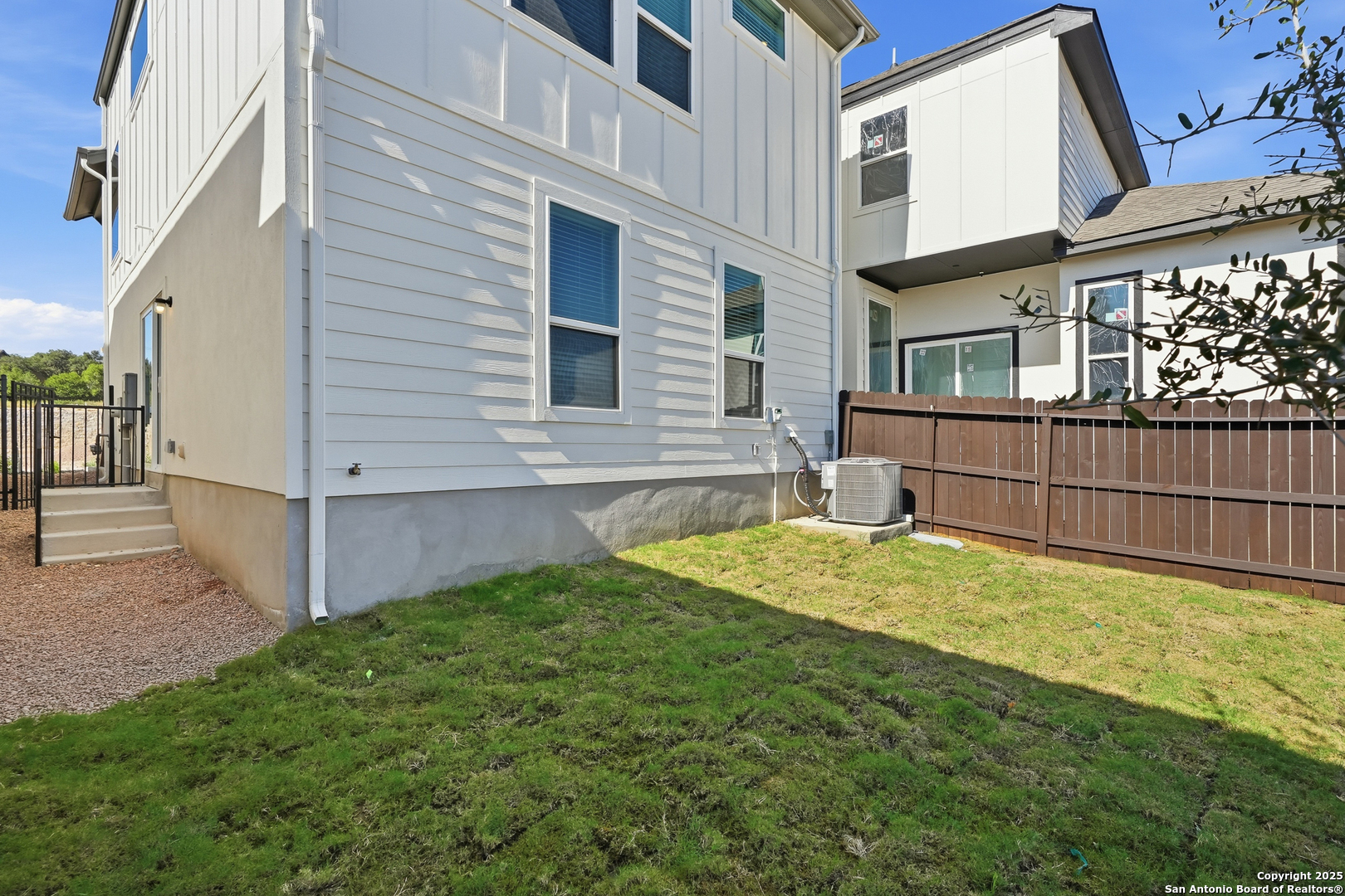 20675 Huebner Road, Unit 526 San Antonio, TX 78258 - Photo 36 of 45 a view of backyard of house
