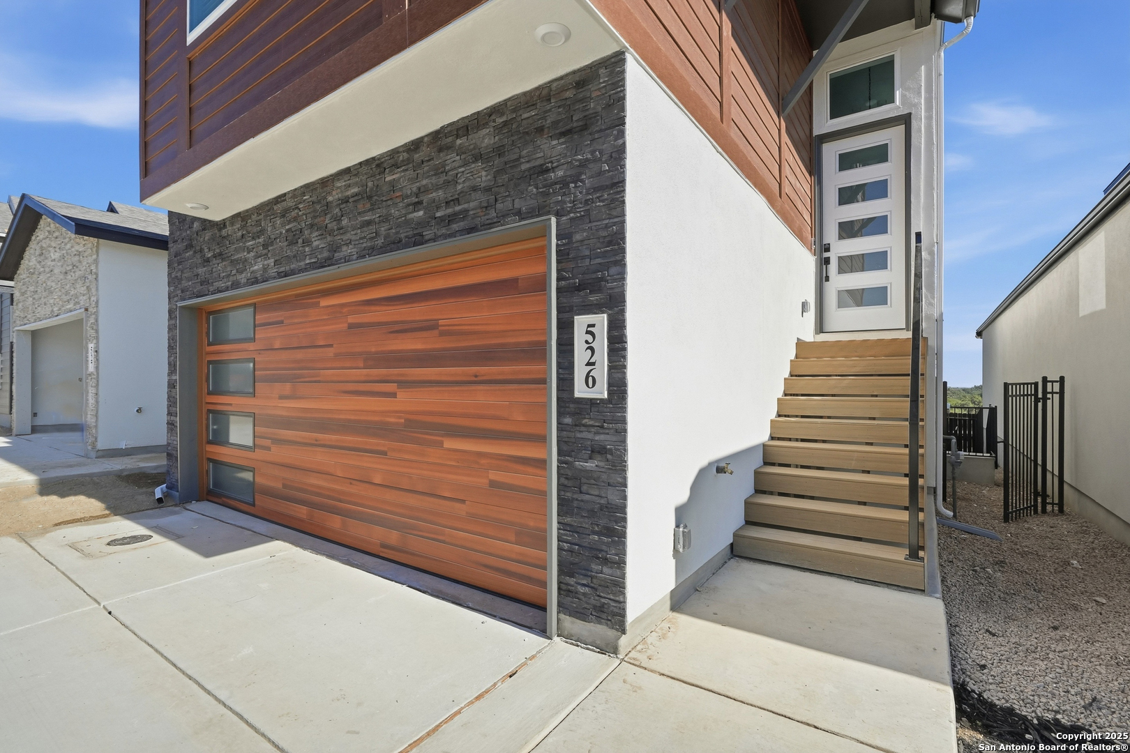 20675 Huebner Road, Unit 526 San Antonio, TX 78258 - Photo 5 of 45 a view of entryway