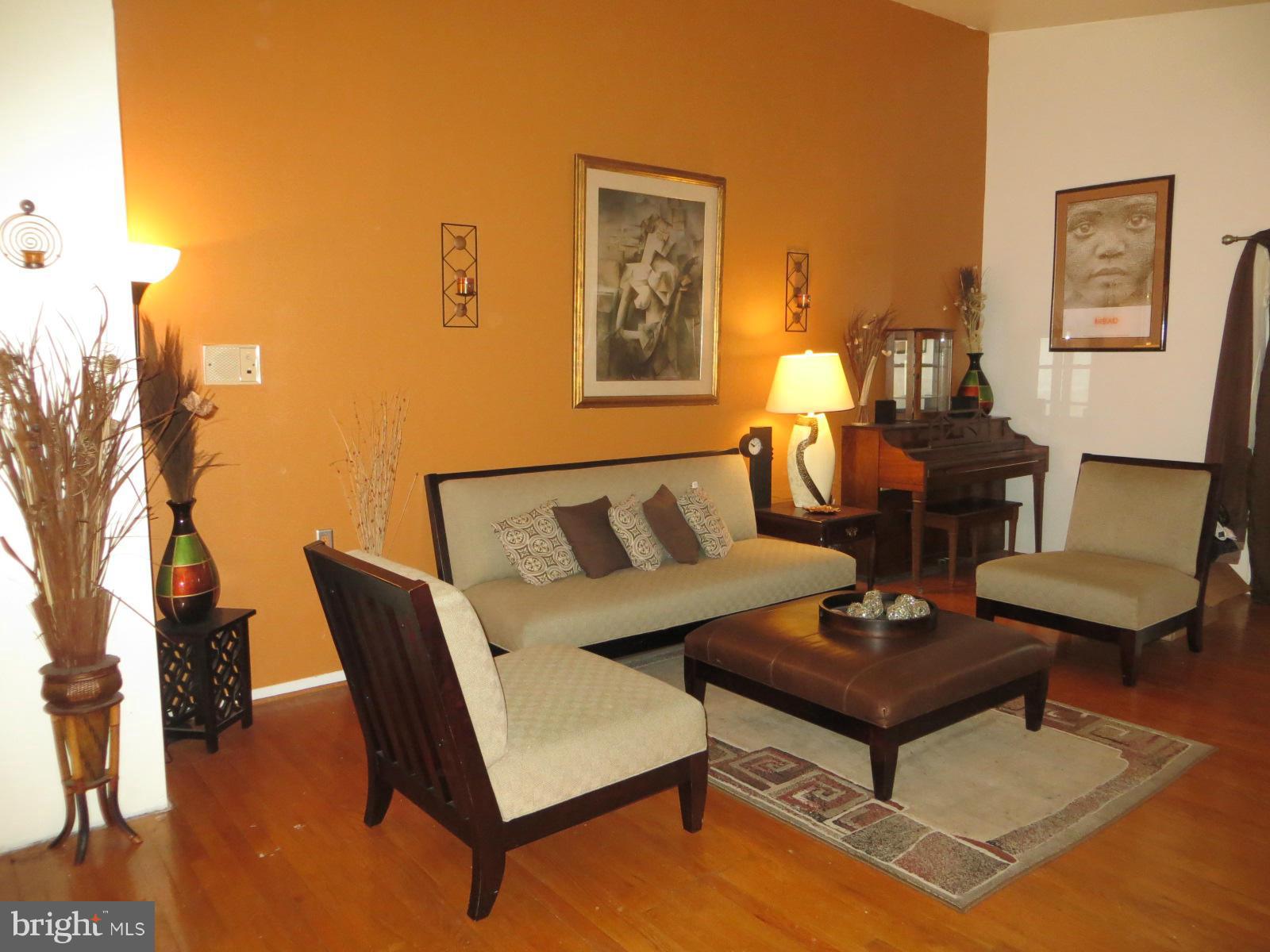 8523 Stevenswood Road Baltimore, MD 21244 - Photo 4 of 30 Living Room