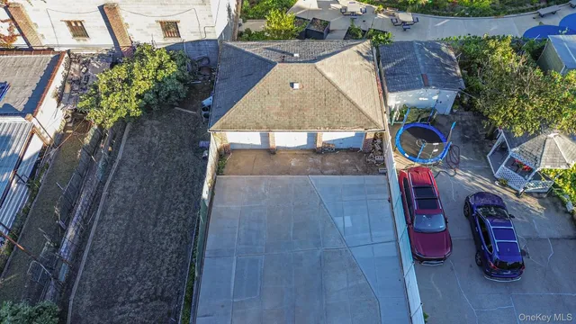 a view of an outdoor space