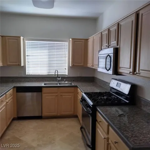 $1,450 | 5250 South Rainbow Boulevard, Unit 1010, Las Vegas, NV 89118