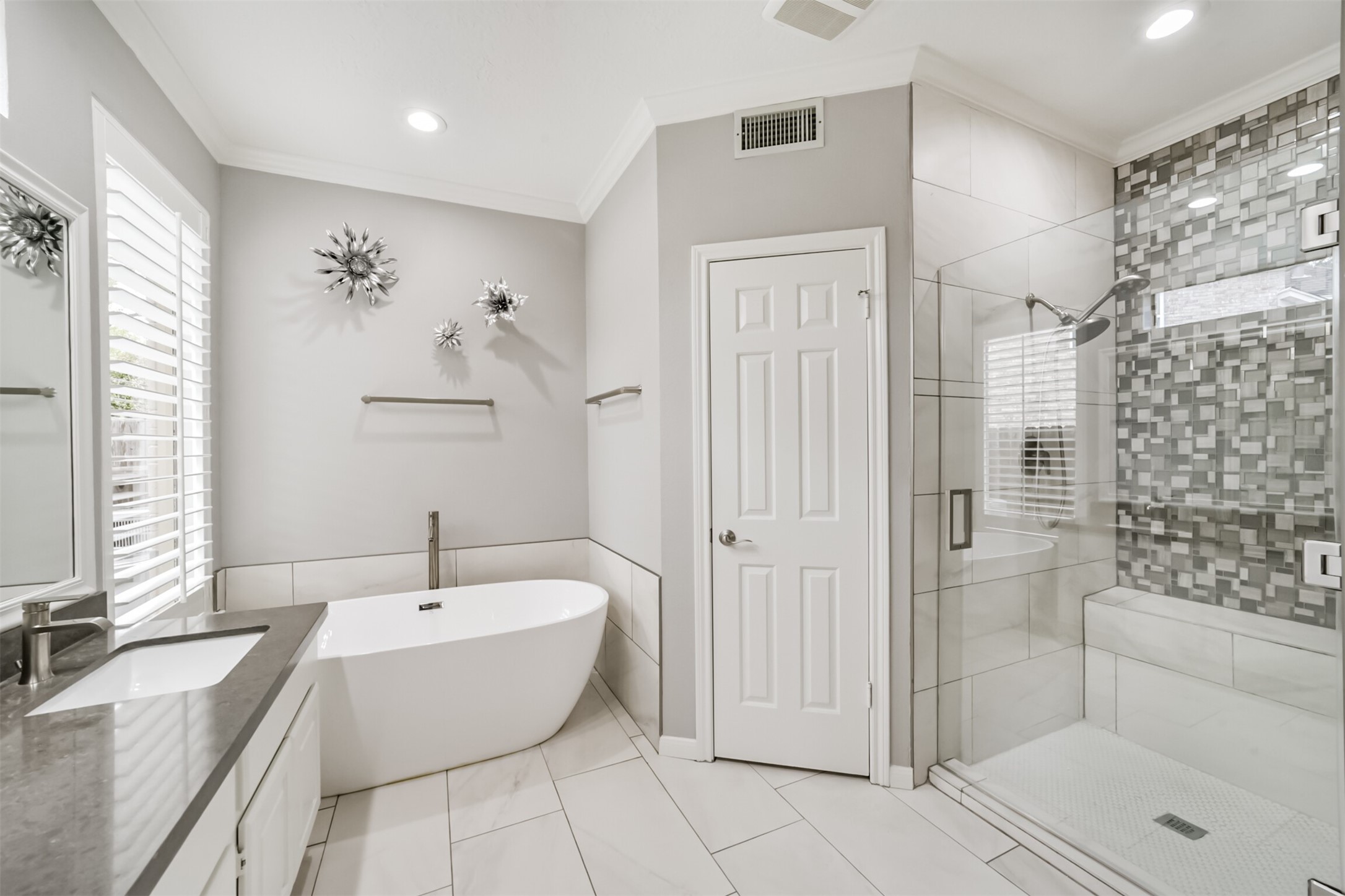 2214 Cherrytree Ridge Lane Houston, TX 77062 - Photo 30 of 45 Primary Ensuite Bathroom