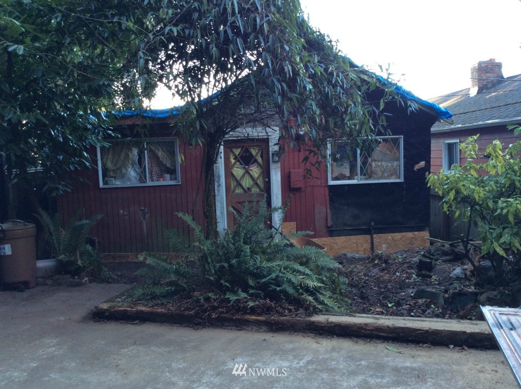 6029 Beach Drive Southwest Seattle, WA 98136 - Photo 4 of 11