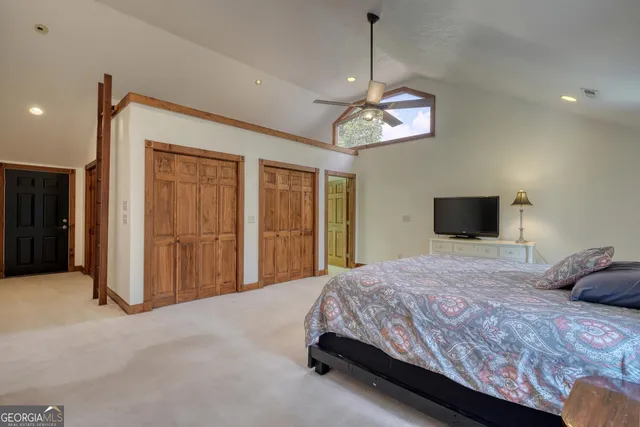 a view of empty room with window